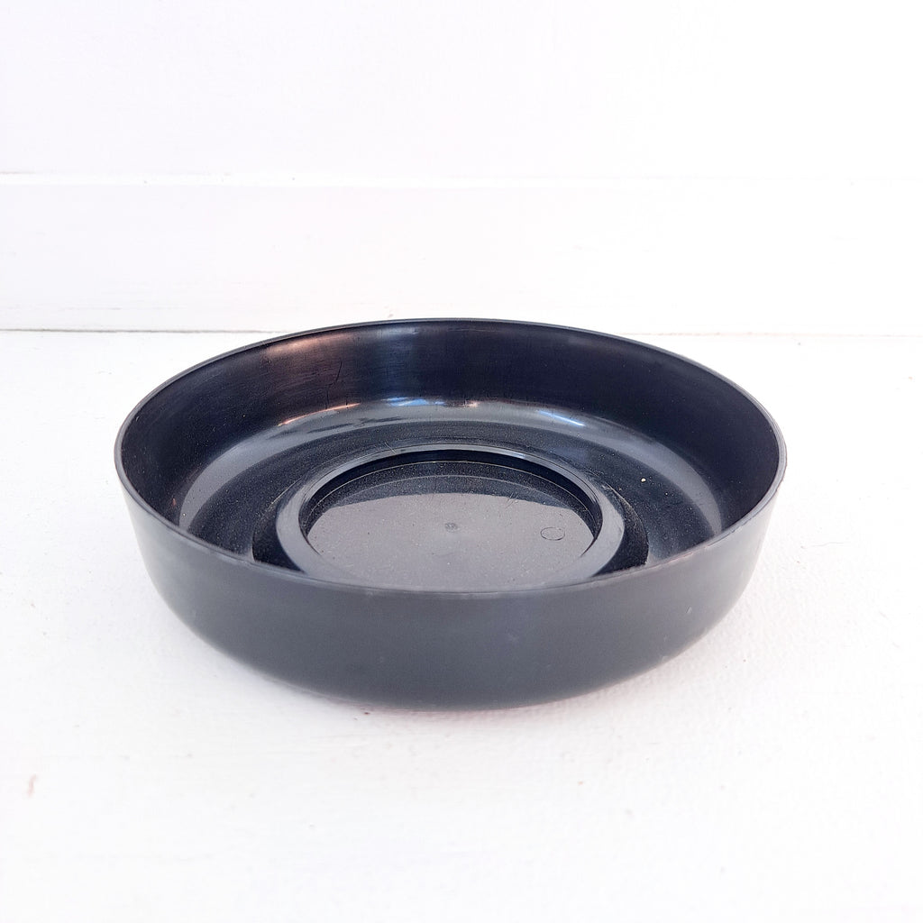 Saucer - with raised inner ring on base