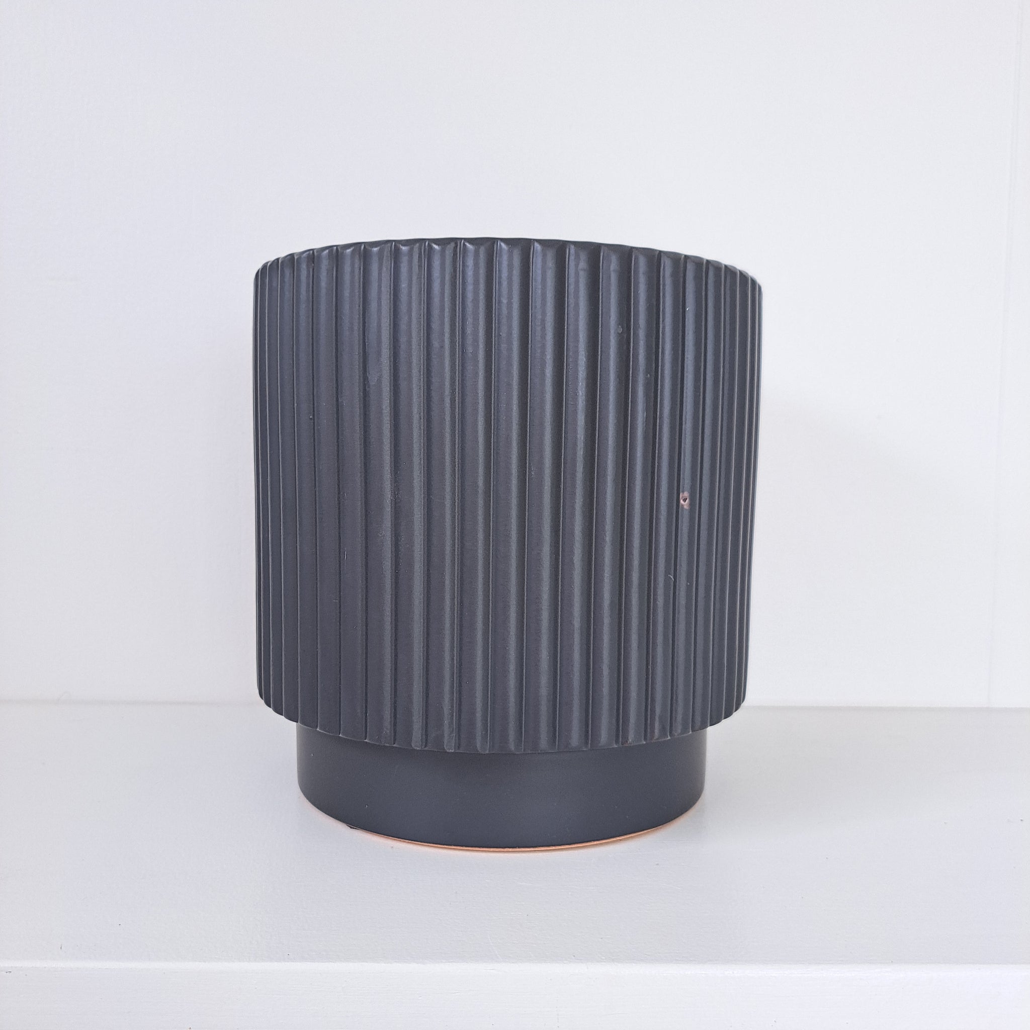 Ceramic Ribbed Connor Cover Pots - Black